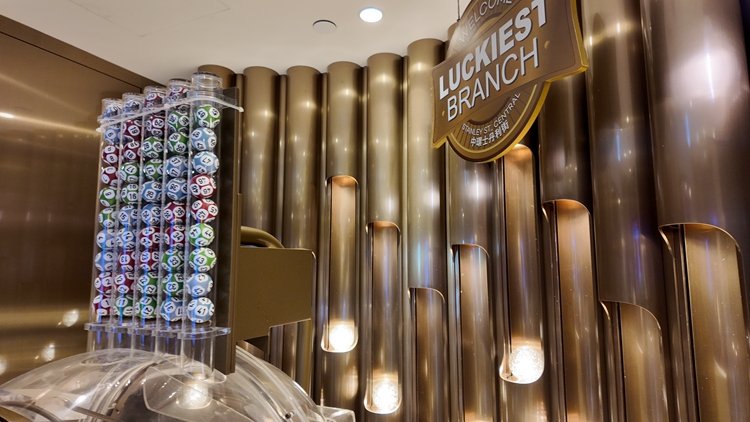 有片｜六合彩罕現(xiàn)「五同」奇景 10蚊買上期結(jié)果中三獎(jiǎng)