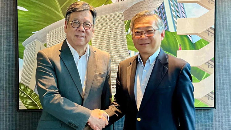 丘應(yīng)樺結(jié)束新加坡訪問 早前與當?shù)毓賳T及商界領(lǐng)袖會面