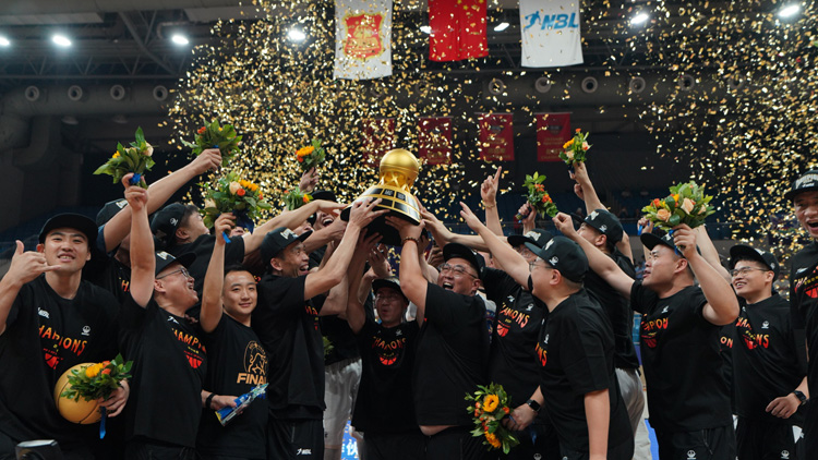 FMVP瓊斯狂轟50分 場數(shù)4:1挫安徽文一 香港金牛創(chuàng)歷史贏NBL總冠軍