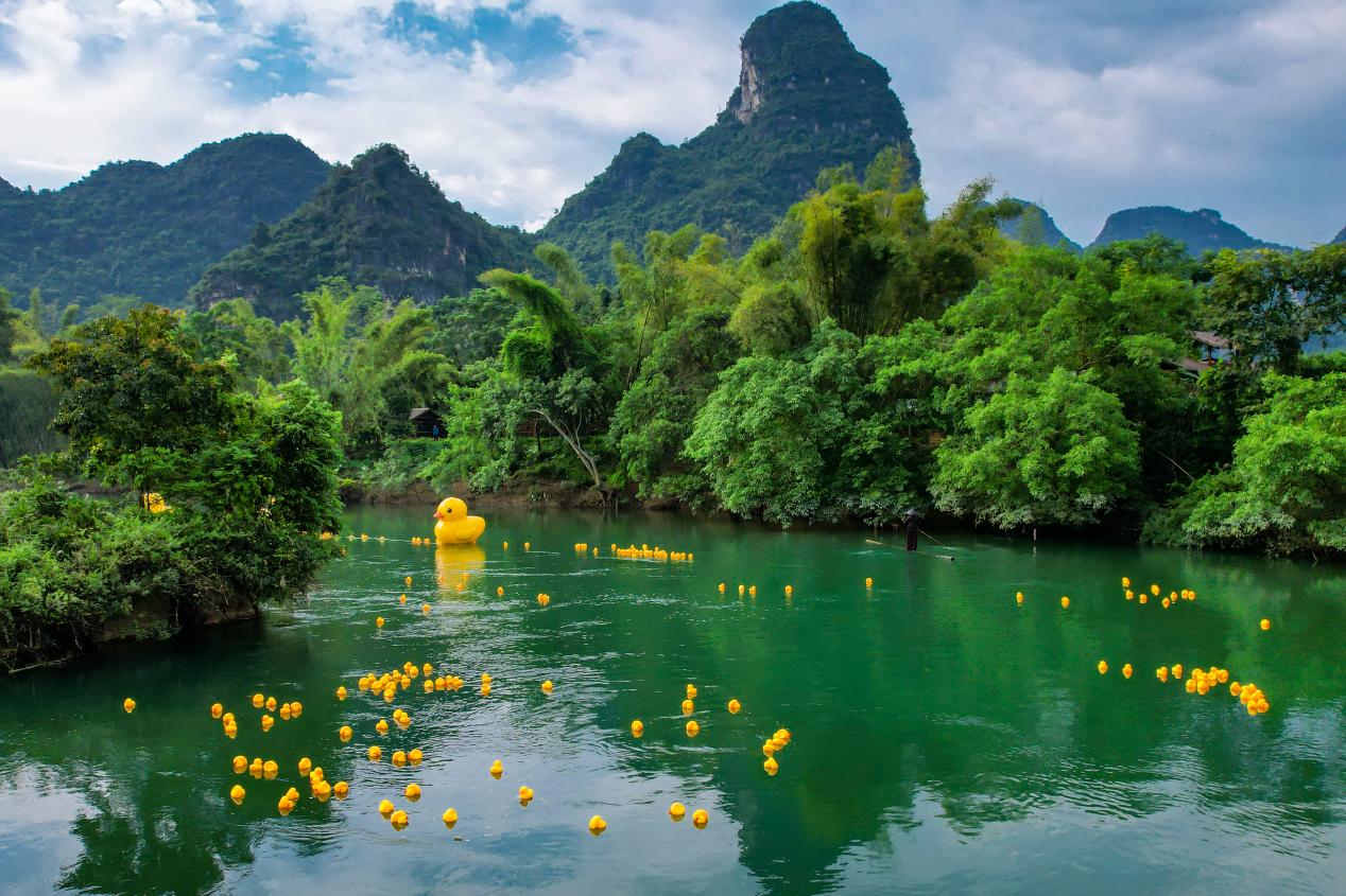 桂大新峒那嶼灣景區(qū)國(guó)慶期間將舉辦「小黃鴨漂流賽」