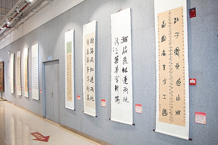 「龍騰伶仃洋 墨韻賀華誕」深中書法作品聯(lián)展開幕