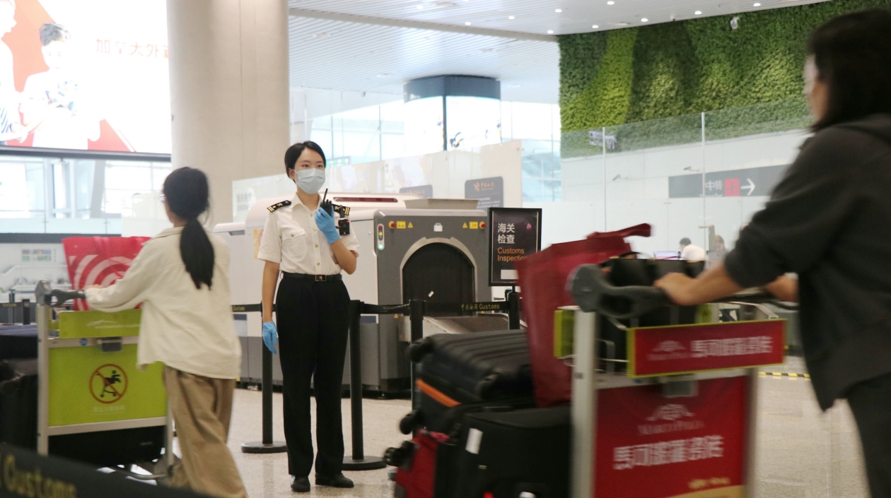 國慶假期至 廣州白雲(yún)機(jī)場單日出入境旅客超4萬人次