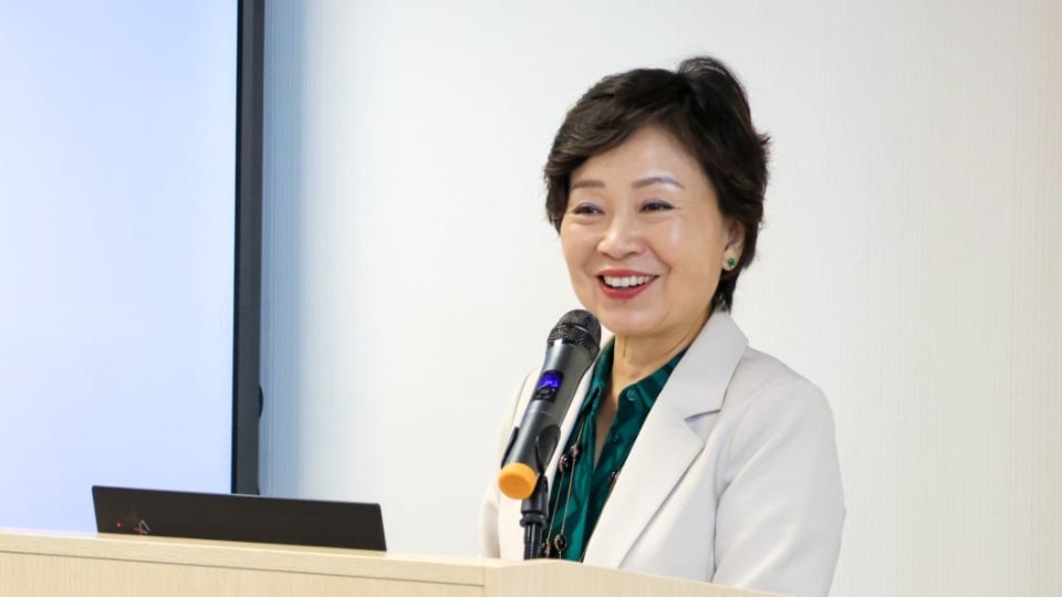 蔡若蓮在京出席國(guó)慶招待會(huì) 與國(guó)家教育部官員會(huì)面