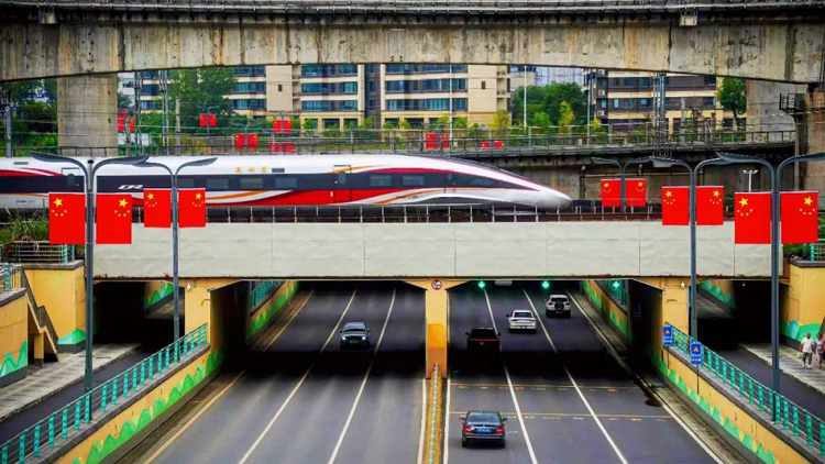 10月1日全國(guó)鐵路預(yù)計(jì)發(fā)送旅客2100萬(wàn)人次