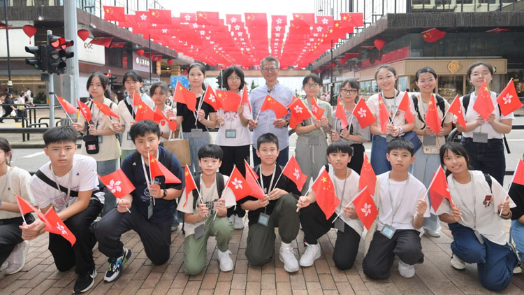 國(guó)慶75周年｜陳茂波帶初中學(xué)生參觀國(guó)家成就展 冀學(xué)生裝備好自己