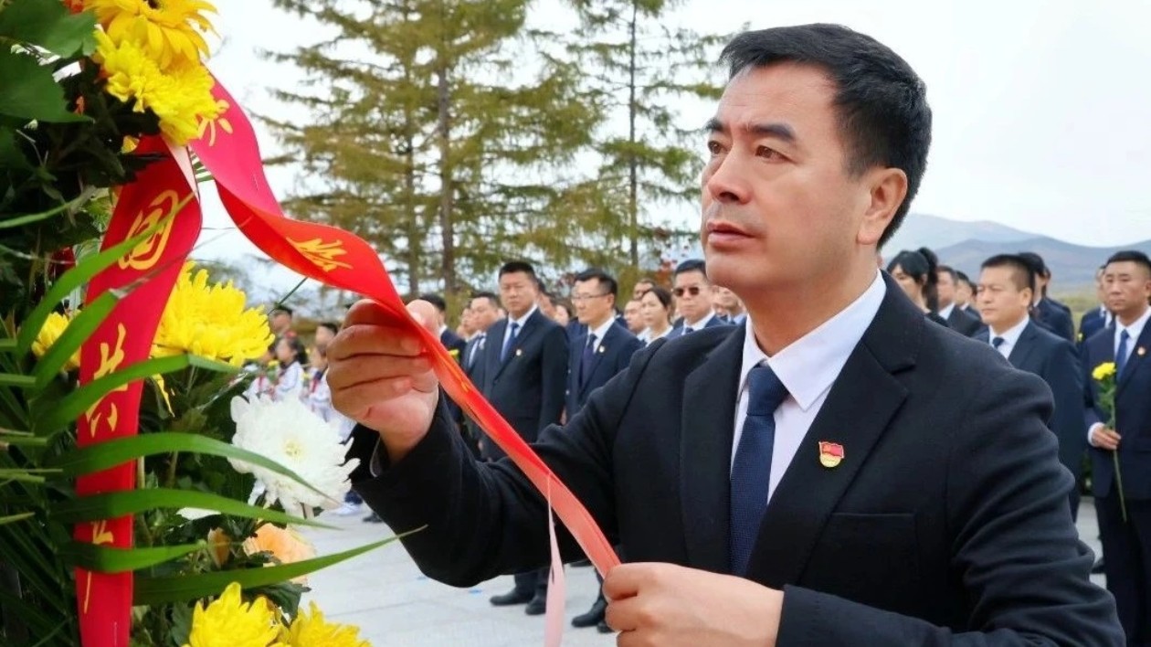 黑龍江寶清縣舉行烈士紀(jì)念日向人民英雄敬獻(xiàn)花籃儀式