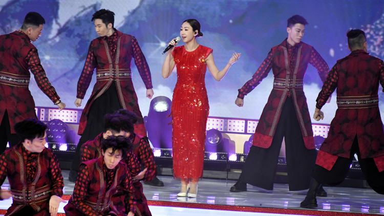 有片 | 【娛樂】胡定欣苦練數(shù)周 國慶文藝晚會(huì)獻(xiàn)唱金庸劇集主題歌曲