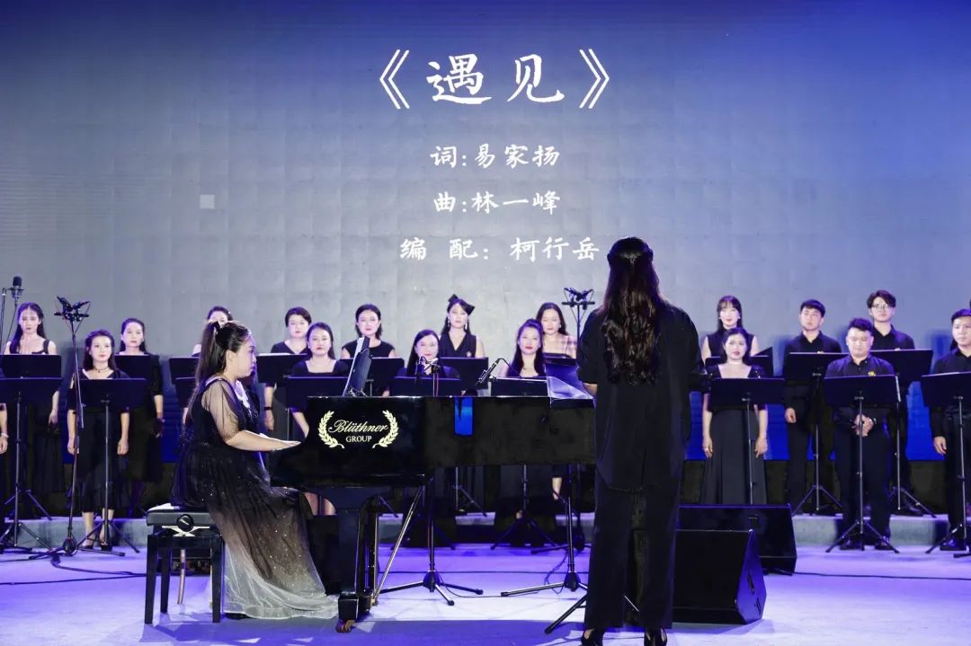 關(guān)注首屆海口城市藝術(shù)周丨「遇見(jiàn)」國(guó)慶合唱音樂(lè)會(huì)萬(wàn)綠園開(kāi)唱