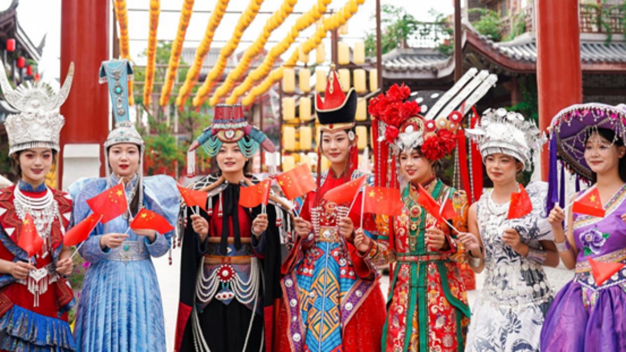 歡度國慶感受文化+科技獨(dú)特魅力  四川綿陽方特中華國樂節(jié)開幕