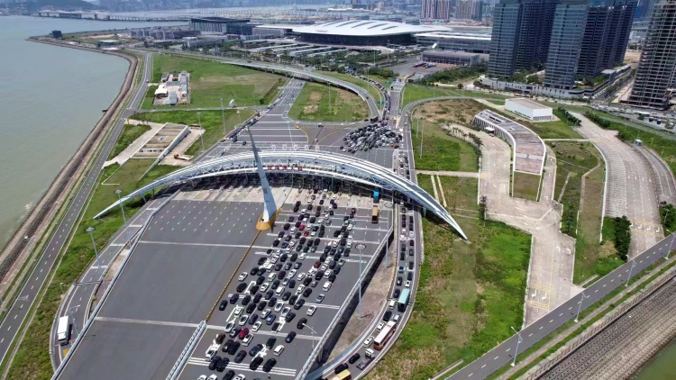 單日破兩萬(wàn)！港珠澳大橋珠海公路口岸車輛單日通關(guān)量新記錄