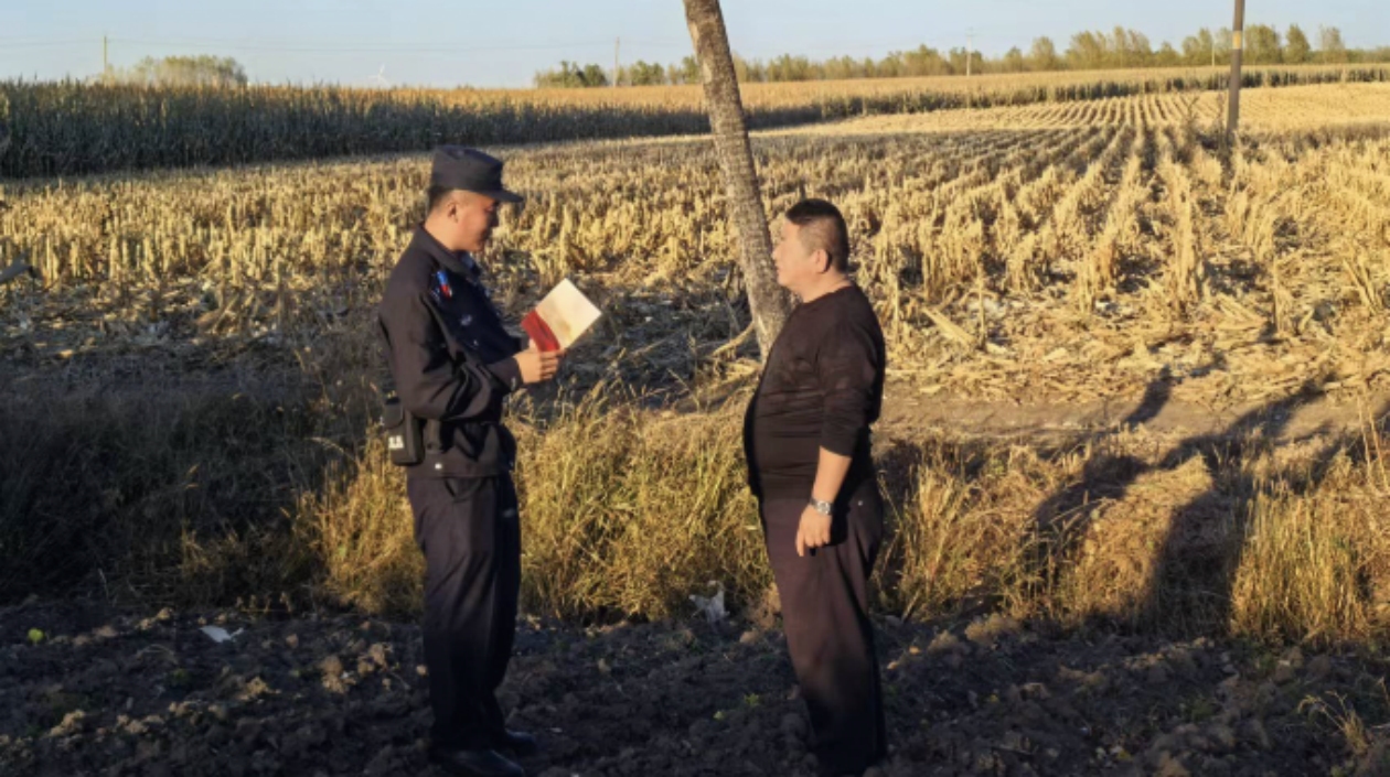 護(hù)航秋收進(jìn)行時 哈市公安局呼蘭分局開展預(yù)防經(jīng)濟犯罪宣傳活動