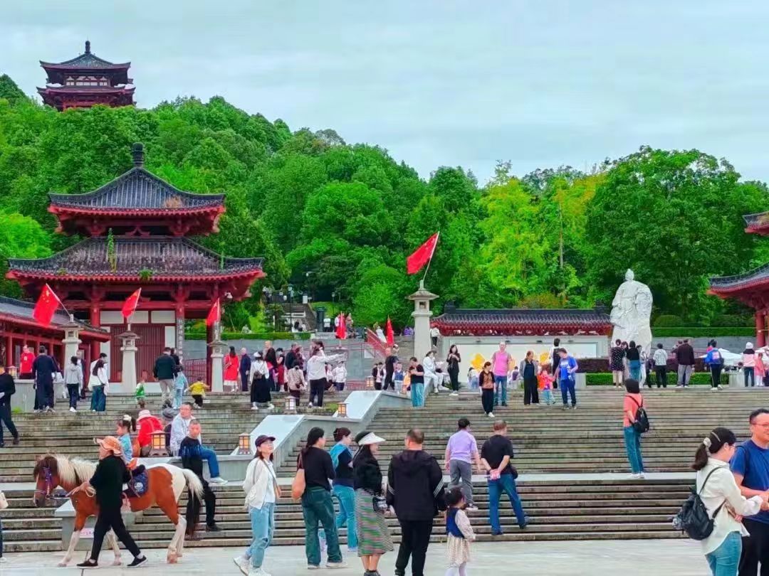 文旅商融合 四川江油國慶消費(fèi)旺人氣火假日經(jīng)濟(jì)成色十足