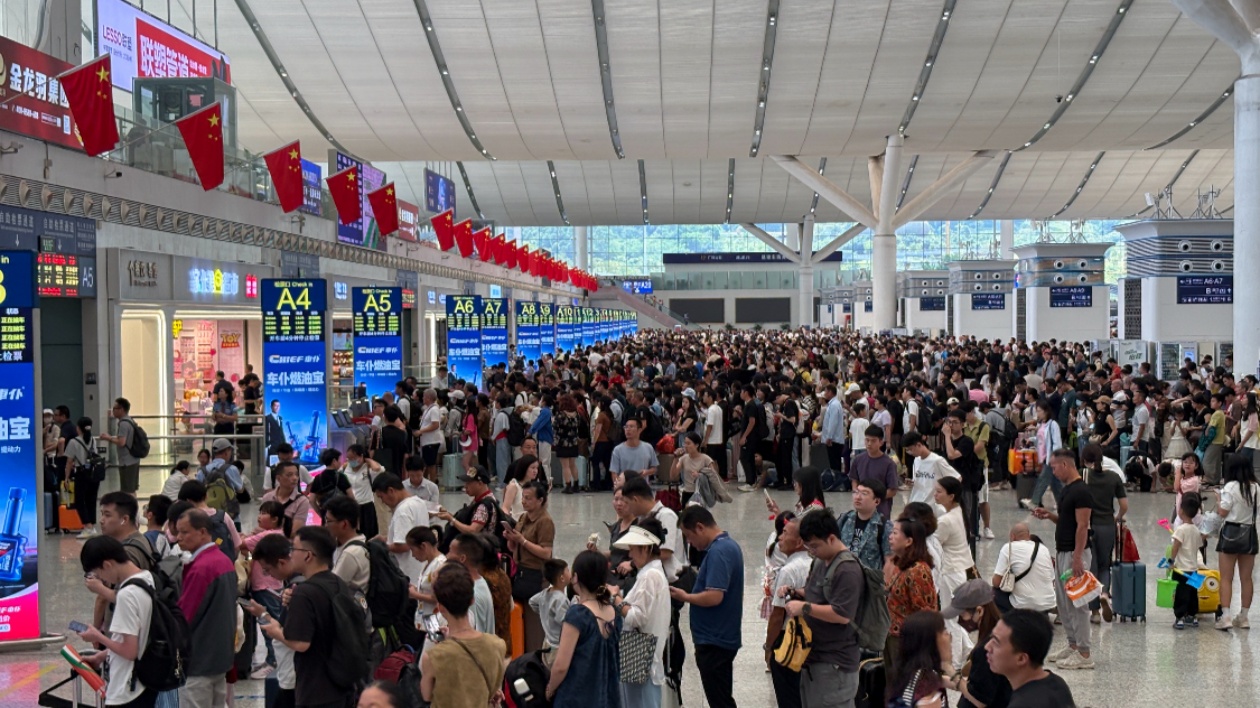 深圳北站3次打破客流紀(jì)錄  國(guó)慶假期深圳鐵路到發(fā)旅客近700萬(wàn)人次