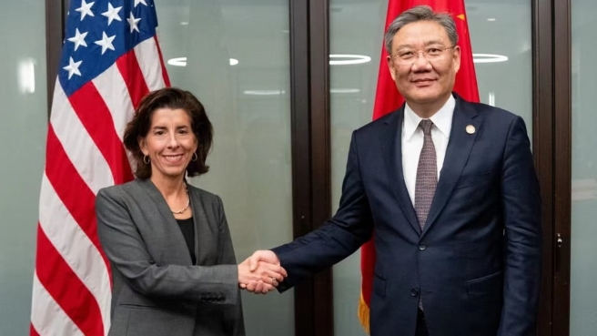 商務(wù)部部長(zhǎng)王文濤同美商務(wù)部長(zhǎng)雷蒙多通話