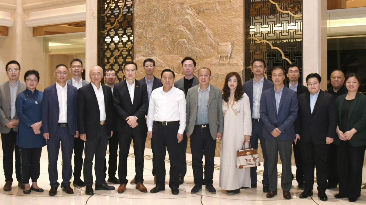 鎮(zhèn)江市委書記馬明龍會(huì)見香港企業(yè)家 邀港企參與鎮(zhèn)江經(jīng)濟(jì)建設(shè)