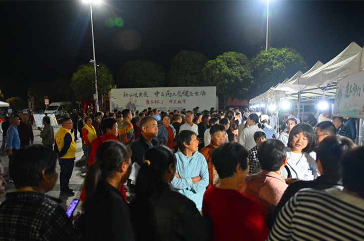 「接診式」擺攤「沉浸式」體驗(yàn)  皖祁門(mén)中醫(yī)夜市連辦9場(chǎng)