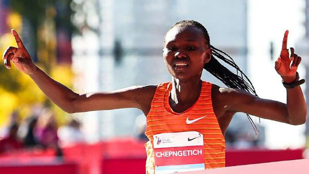 快了近兩分鐘！女子馬拉松世界紀(jì)錄被改寫