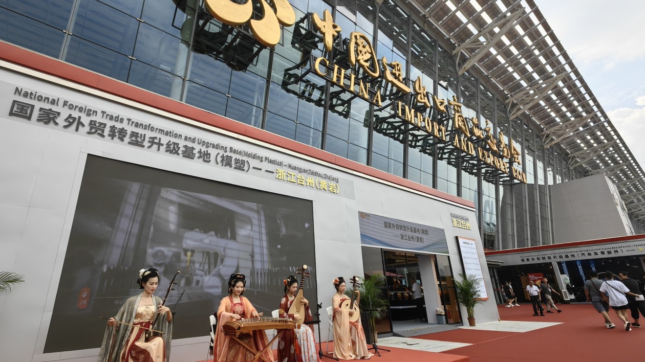 新企業(yè)、新產(chǎn)品、新技術(shù)、新業(yè)態(tài)大量湧現(xiàn)  第136屆廣交會(huì)開幕首日人氣旺