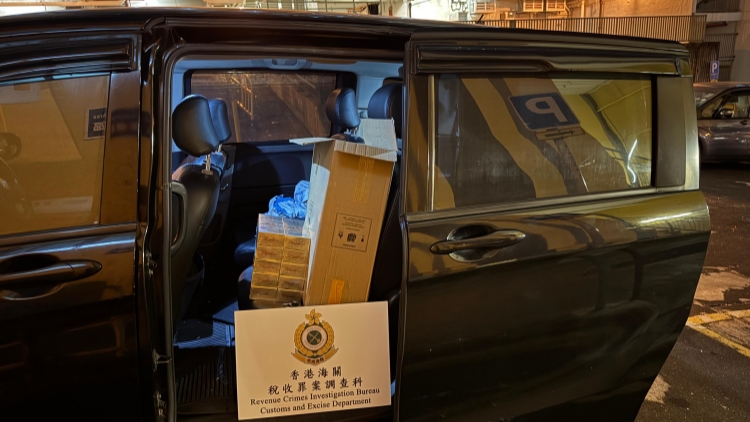 海關(guān)打擊私煙 破獲兩懷疑私煙貯存?zhèn)}庫(kù)及一涉私煙分銷(xiāo)車(chē)輛