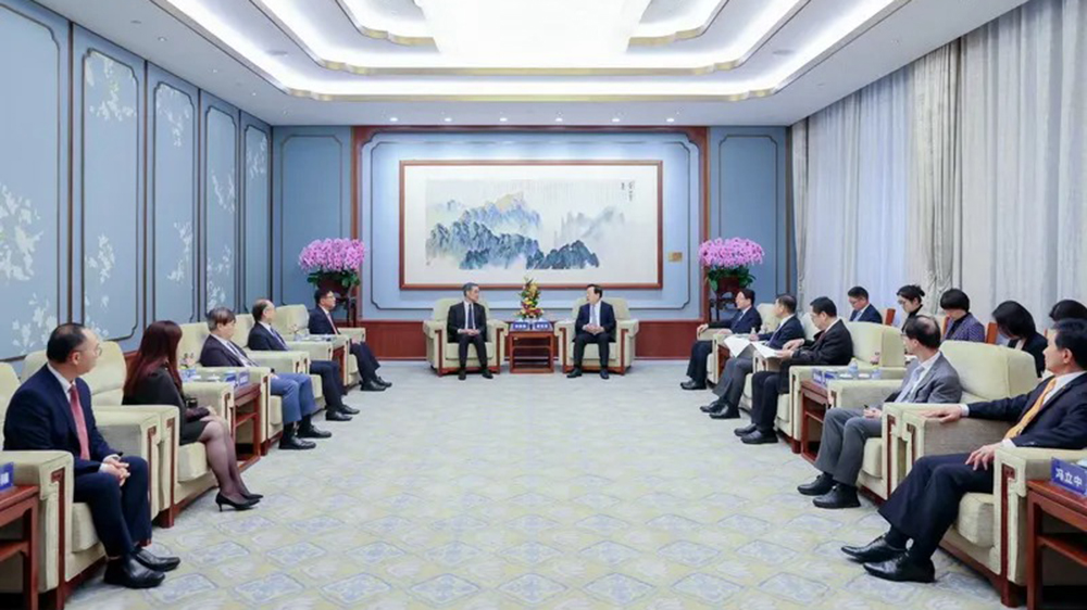 夏寶龍會(huì)見(jiàn)香港促進(jìn)現(xiàn)代化專業(yè)人士協(xié)會(huì)代表團(tuán)