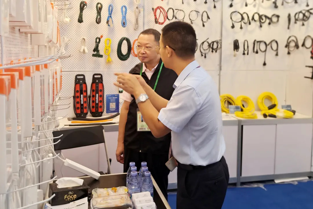 參展會(huì)轉(zhuǎn)思路強(qiáng)信心覓機(jī)會(huì)  東莞中堂企業(yè)組團(tuán)參展廣交會(huì)