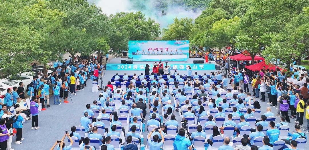 聽秋雨打葉聲  「中國(guó)追美小鎮(zhèn)」旅遊登山節(jié)帶動(dòng)文旅消費(fèi)熱