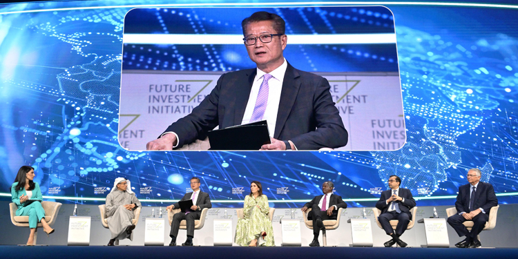 陳茂波率領(lǐng)團(tuán)出席未來(lái)投資倡議大會(huì) 指香港正大力推動(dòng)綠色金融和綠色科技發(fā)展