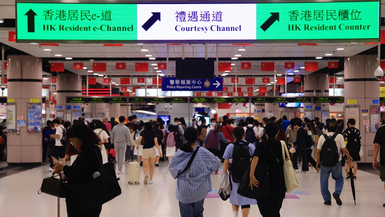 深圳4口岸將放寬向香港新生嬰兒簽發(fā)單次出入境證件 即場(chǎng)可簽發(fā)