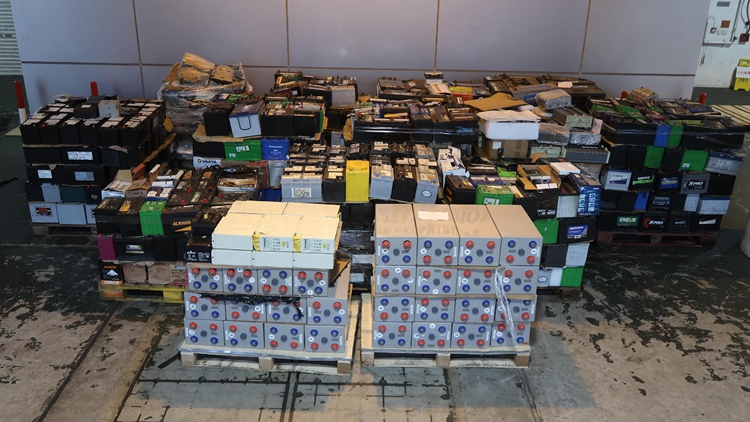 海關(guān)偵破以遠洋船出口電子廢物案 檢值4000萬元電子廢物