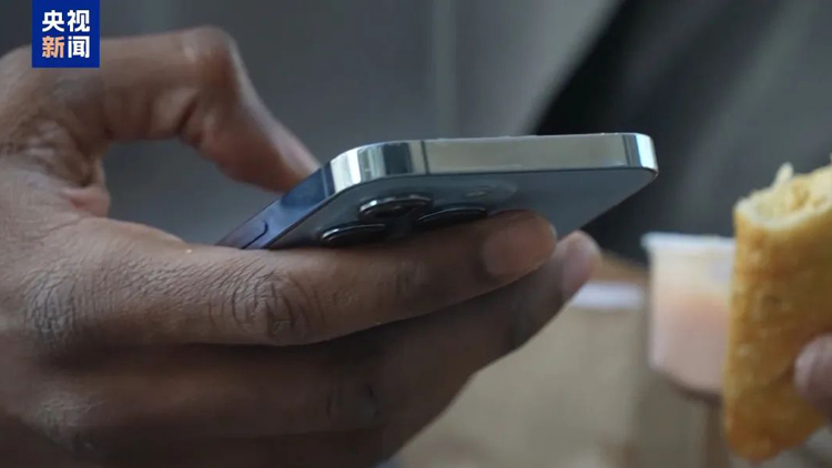 「你已被選中摘棉花」？投票後 美國(guó)超20州非洲裔居民收到一條短訊……