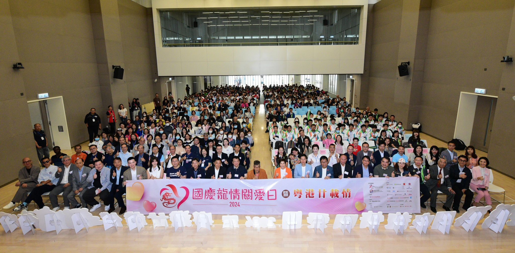 國慶龍情關愛日義工探訪400戶長者