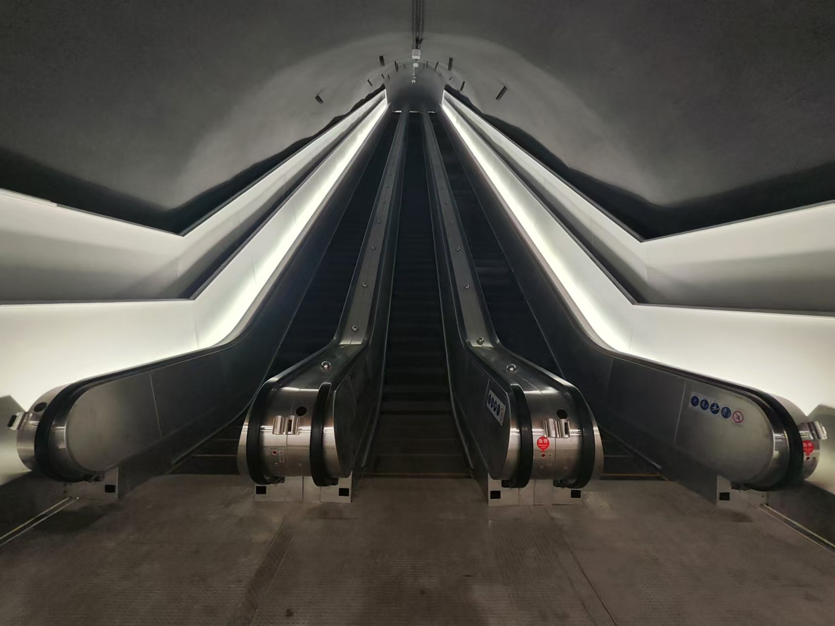 廣州首條地鐵環(huán)線630臺電扶梯全部就位