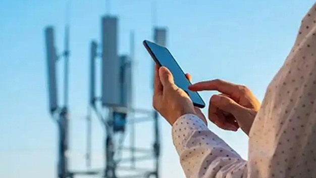 5G用戶達(dá)9.95億戶！前10個(gè)月電信業(yè)務(wù)收入同比增長(zhǎng)2.6%