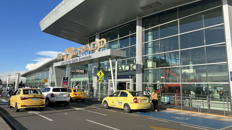 哥倫比亞機場存放兩萬具遺體？報告方承認未現(xiàn)場核實