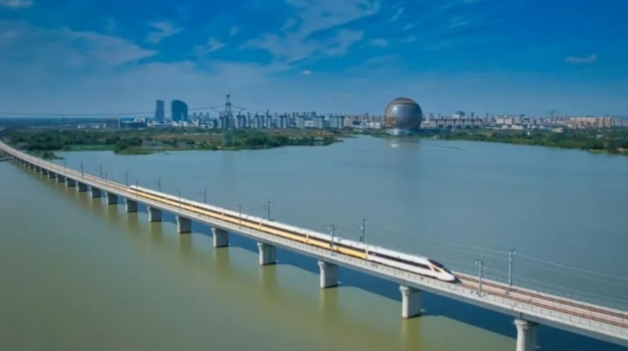 滬蘇湖高鐵正式開通運(yùn)營(yíng) 軌道上的長(zhǎng)三角再添新動(dòng)脈