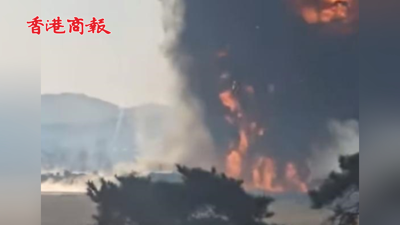 有片丨韓國一客機(jī)著陸時撞牆起火 已致28人死亡