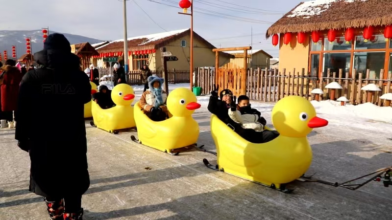 黑龍江小南河村冰雪遊火出圈兒 鄉(xiāng)親們天天忙著招待qiě