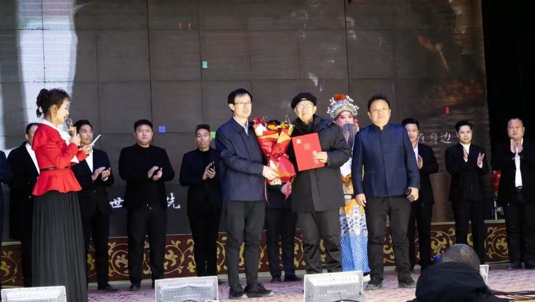 河南省文聯(lián)主席劉震雲(yún)一行赴濮陽(yáng)調(diào)研