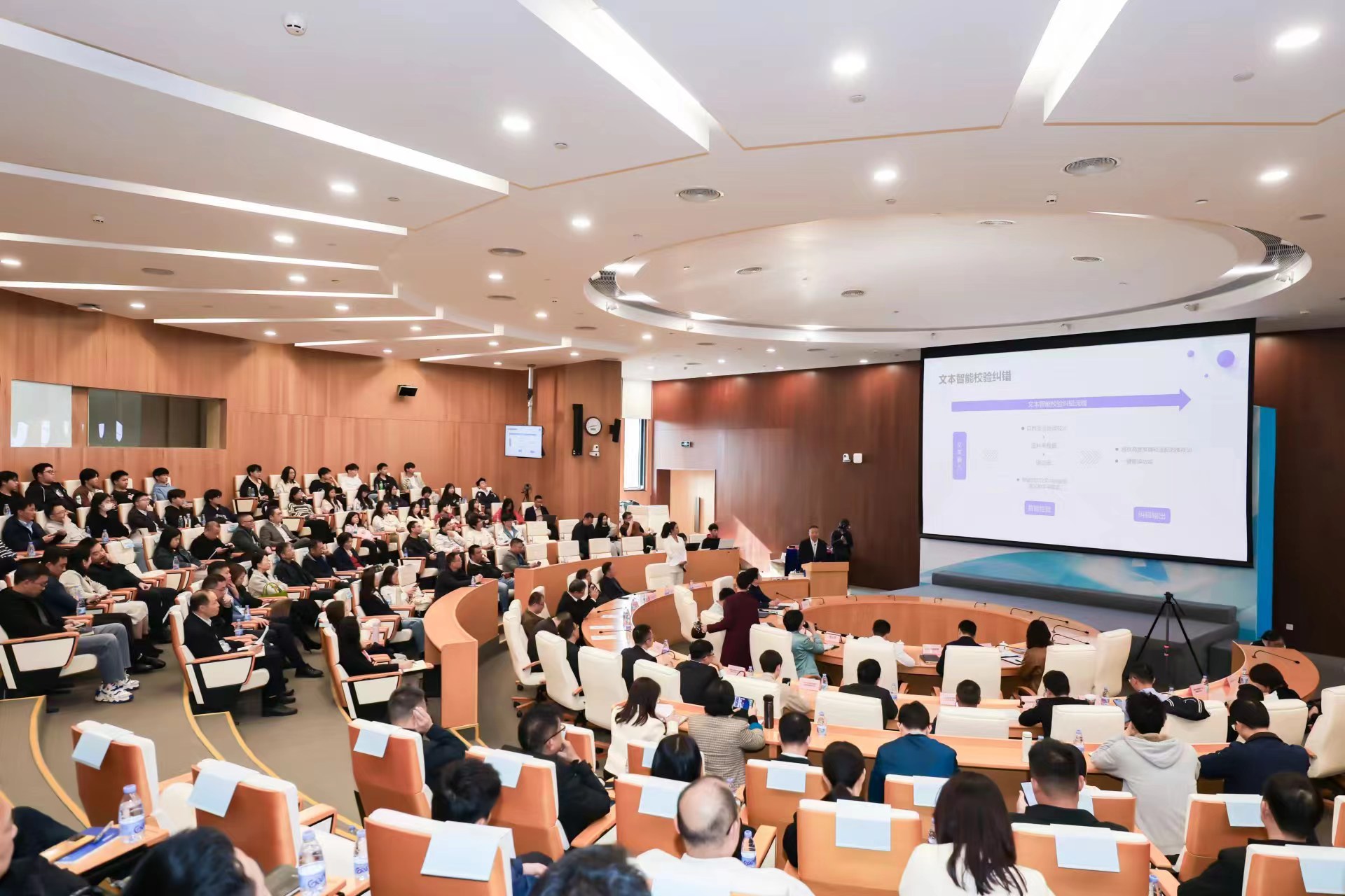 深圳龍崗政務(wù)智能化加速 AI＋數(shù)據(jù)要素上線實戰(zhàn)！