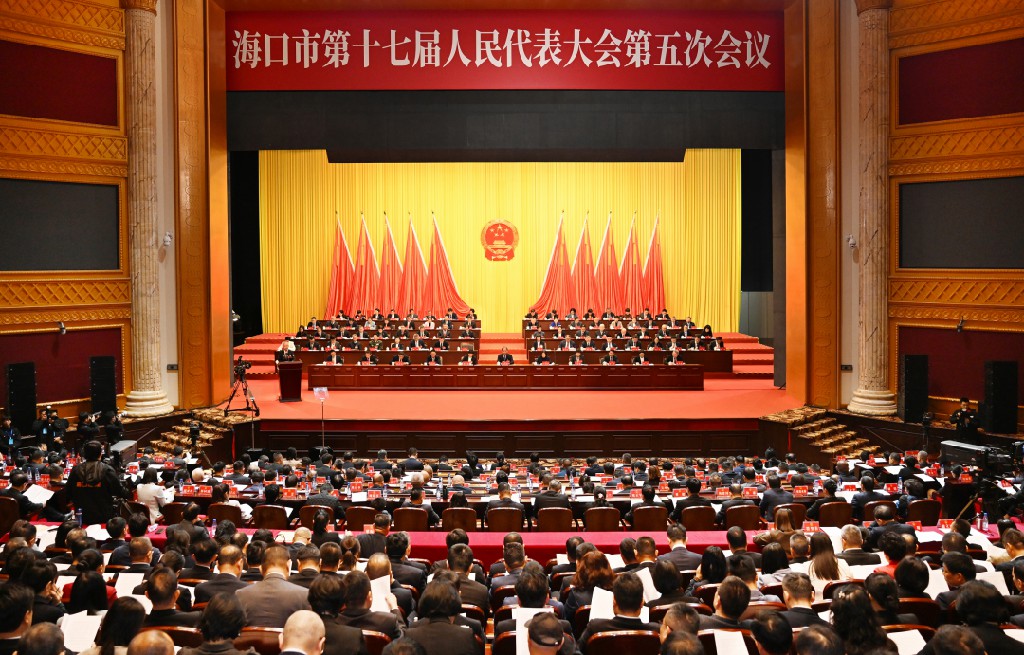 ?？趦蓵海口市十七屆人大五次會議隆重開幕 丁暉作政府工作報告