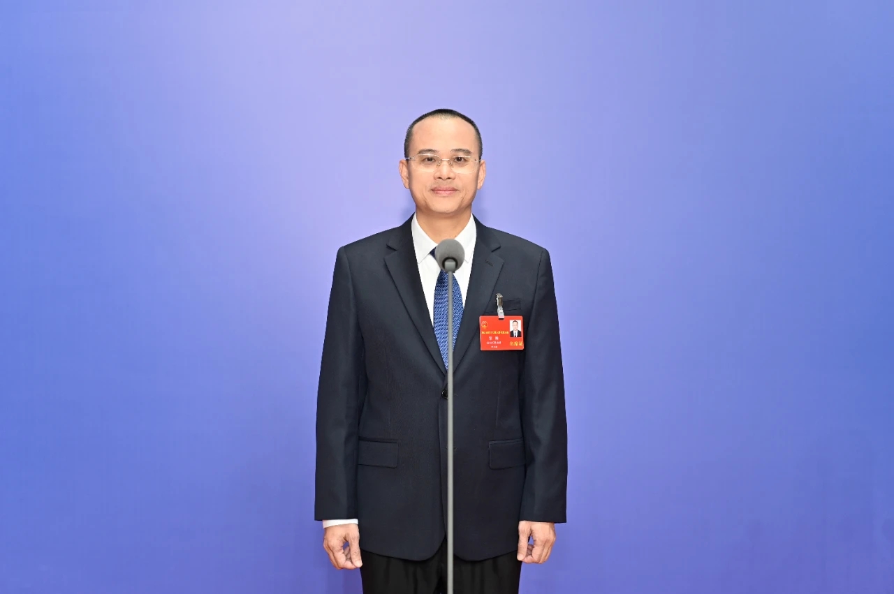 ?？趦蓵?huì) | ?？谑协偵絽^(qū)代理區(qū)長(zhǎng)覃?。和七M(jìn)城市更新行動(dòng)，提升城市治理能力水平