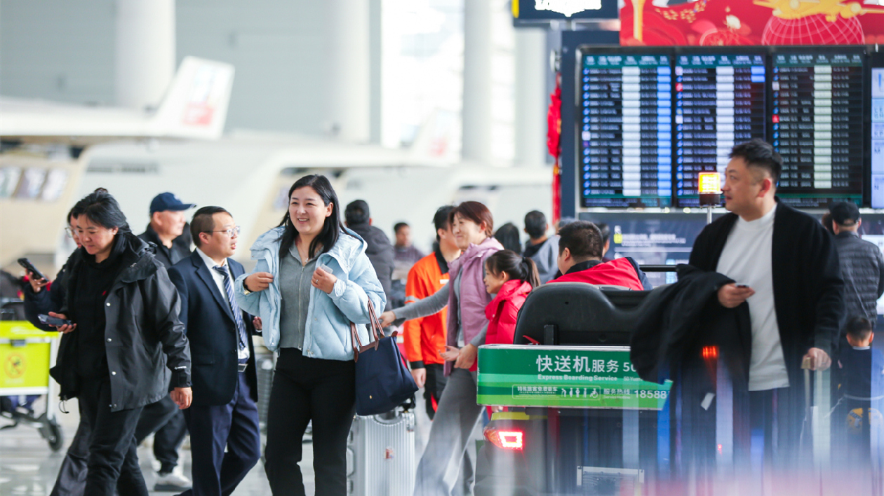 春運(yùn)大幕開(kāi)啟 白雲(yún)機(jī)場(chǎng)旅客量預(yù)計(jì)超947萬(wàn)人次