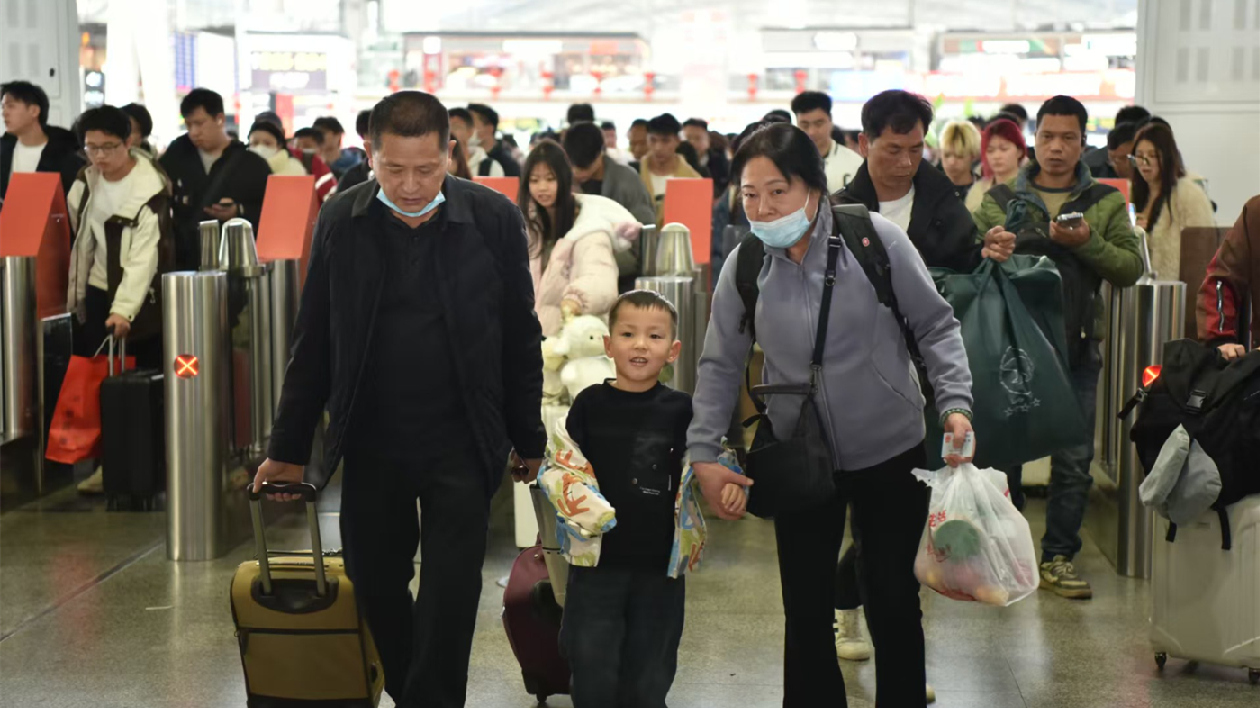 春運(yùn)啟幕 廣鐵首日發(fā)送旅客157.9萬(wàn)人次