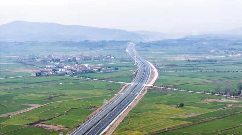 國內(nèi)最大跨徑組合梁獨(dú)塔斜拉橋通車