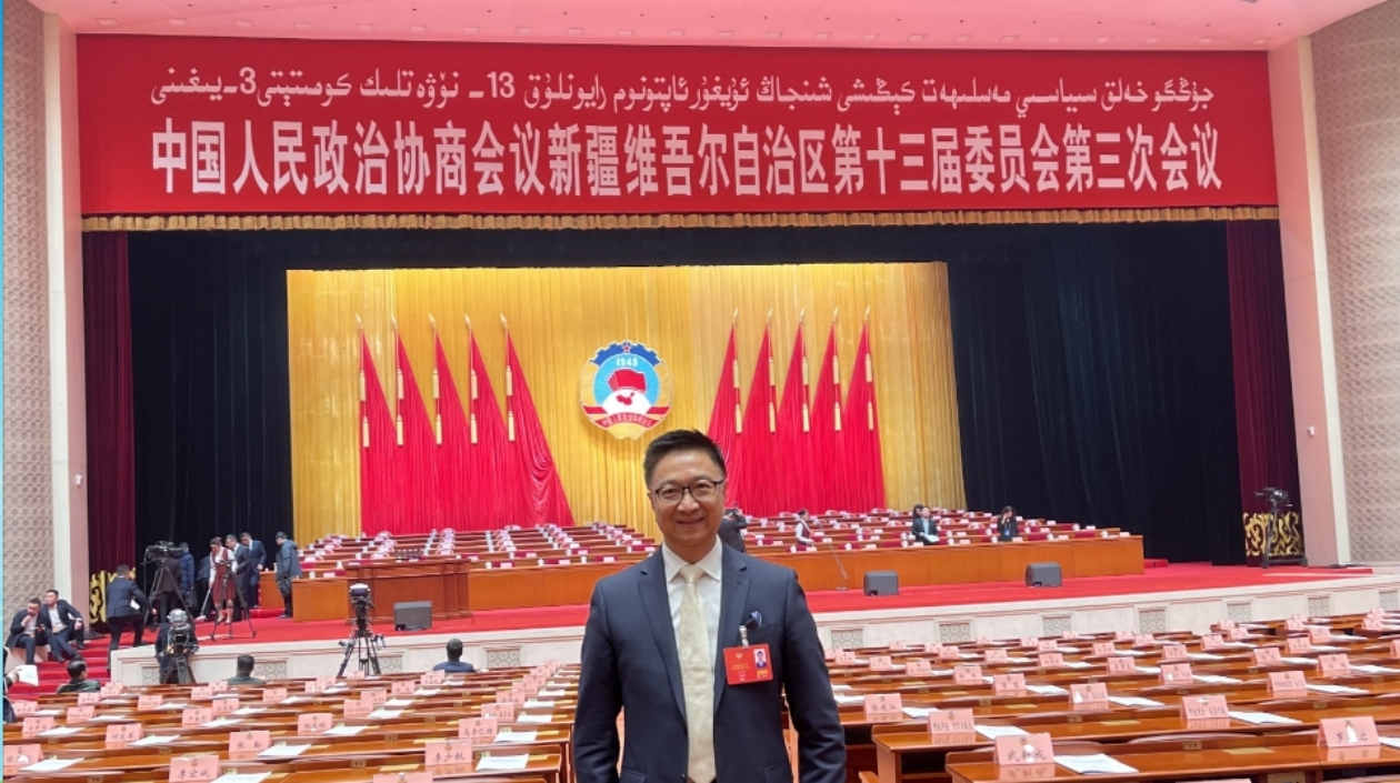 香港商報專訪新疆維吾爾自治區(qū)政協(xié)委員王西華