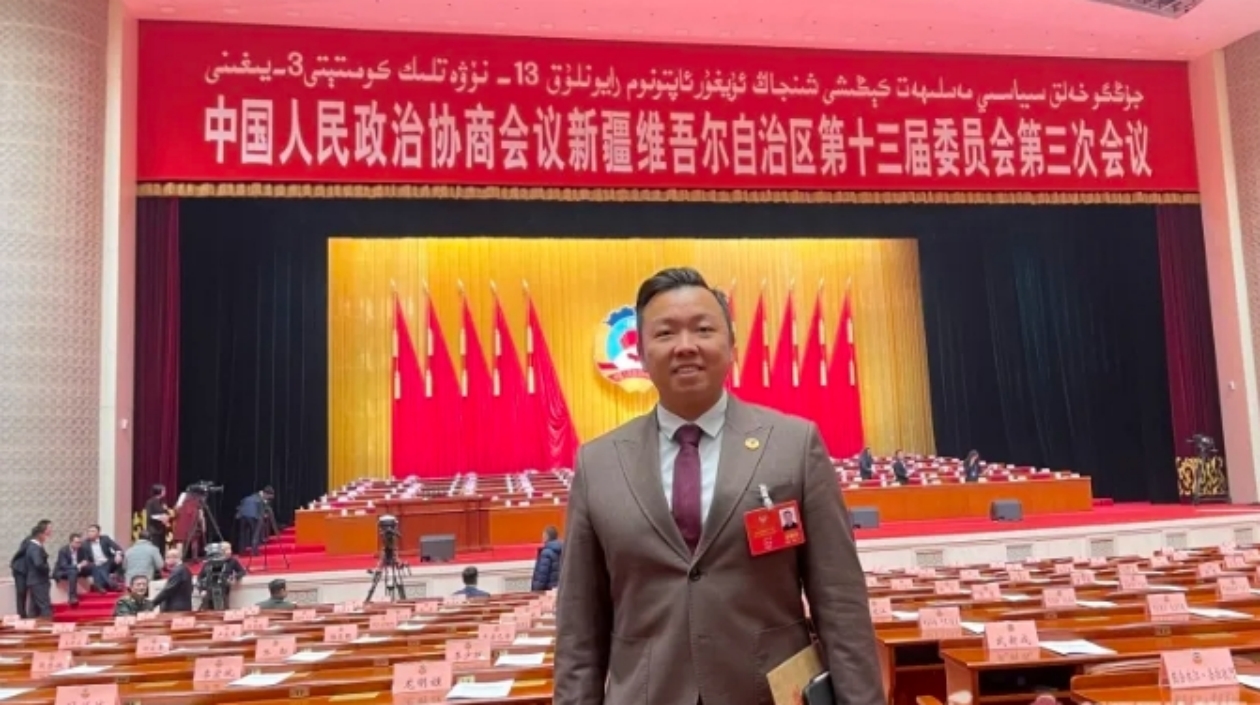 香港商報(bào)專(zhuān)訪(fǎng)新疆維吾爾自治區(qū)政協(xié)委員吳華威