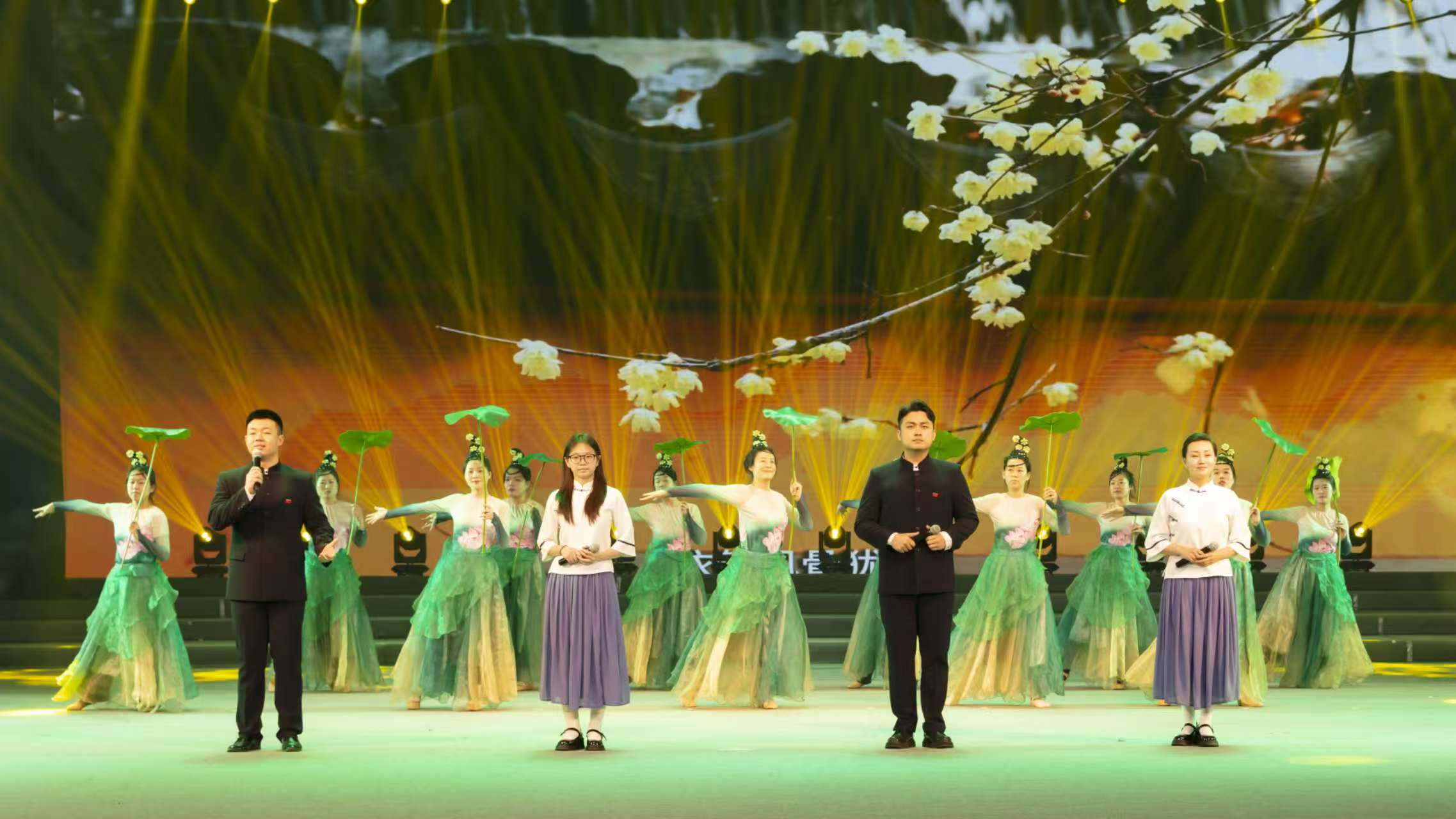 黑龍江雙鴨山舉行「誦讀經(jīng)典 文潤廉心」廉潔文化誦讀展演活動(dòng)