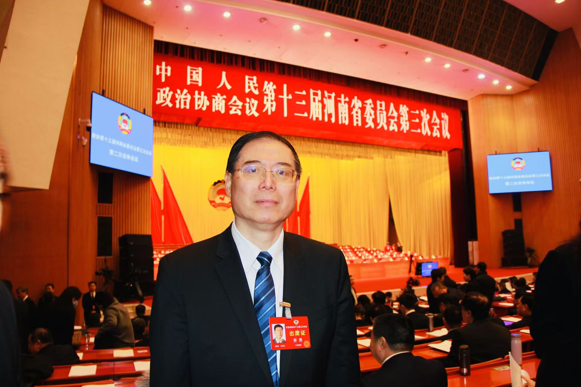 河南省政協(xié)委員姜勇呼籲加強鄭大一附院河醫(yī)院區(qū)停車場建設(shè)與管理