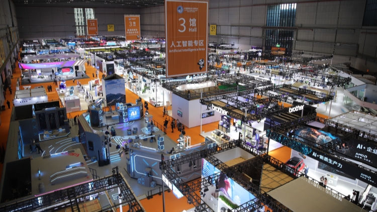 【經(jīng)濟(jì)瞭望】2025：中國AI大爆發(fā)元年