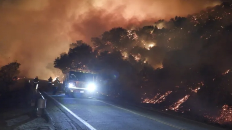 美國(guó)南加州至少發(fā)生兩起新山火